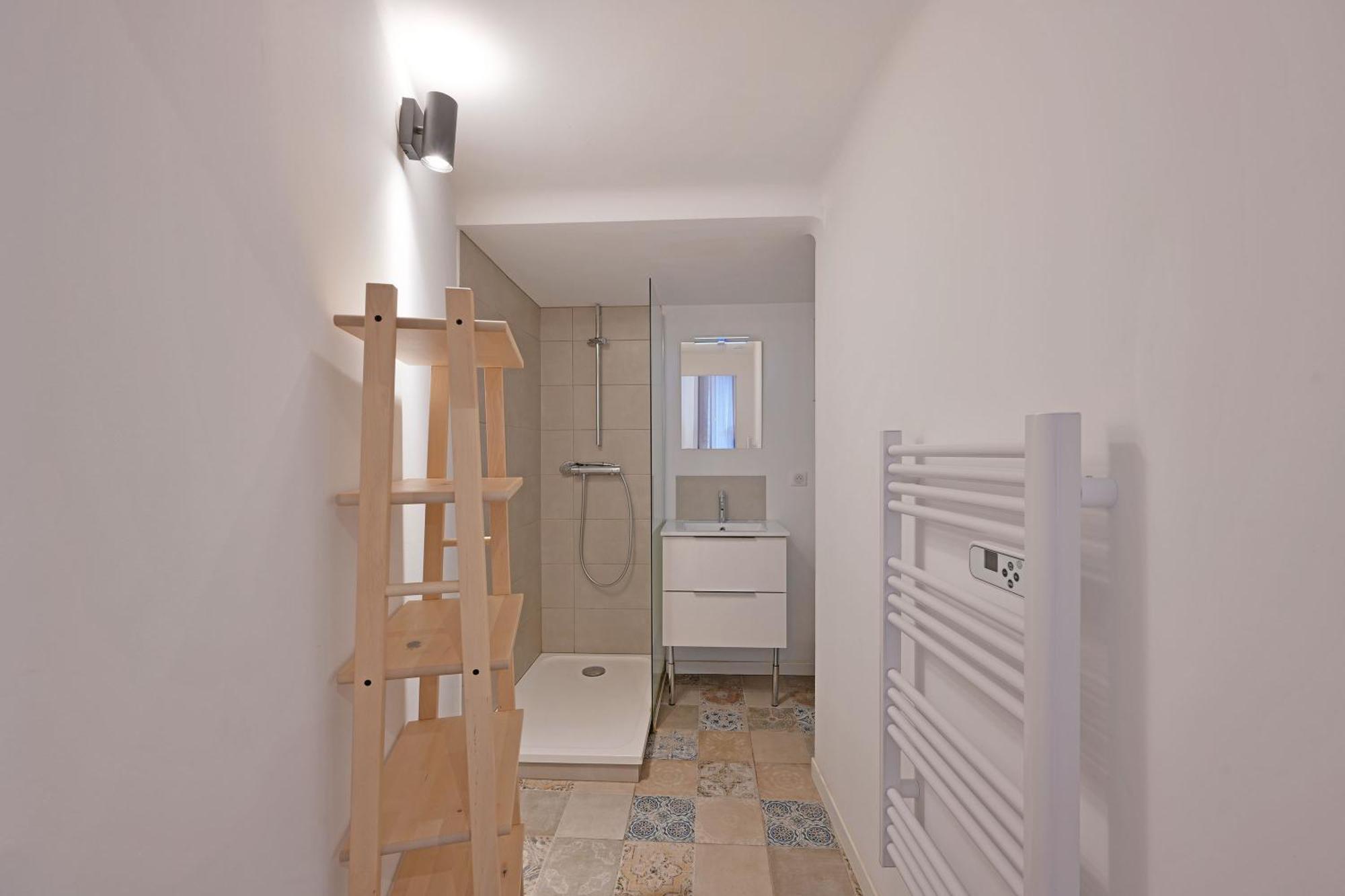 Apartment Lena - Proche Theatres Et Place Des Corps Saints - Wi-fi *