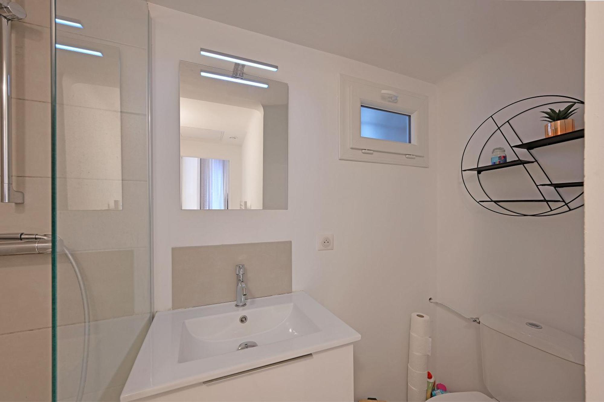 Apartment Lena - Proche Theatres Et Place Des Corps Saints - Wi-fi *